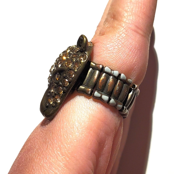 Jaguar Stretch Ring - Picture 2 of 4